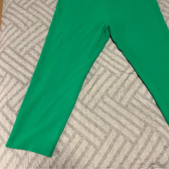 Women’s Green Riley & Rae Capri Pants - Picture 12 of 16